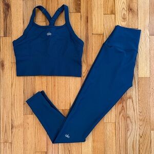 ALO Yoga Women’s Leggings & Sports Bra Set blue